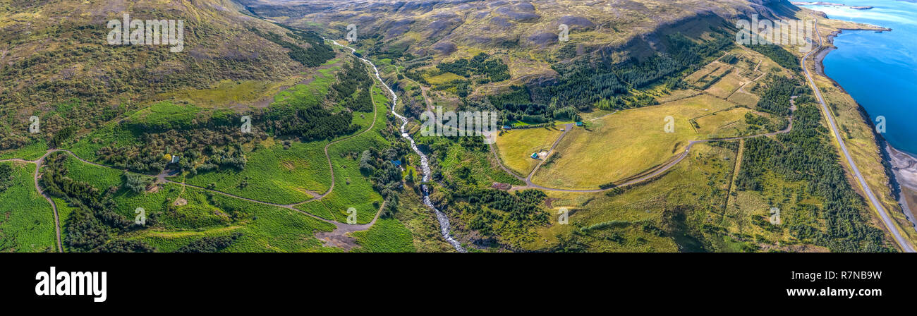 Fossa Wasserfälle, Hvalfjordur Island. Dieses Bild ist mit einer Drohne erschossen. Stockfoto