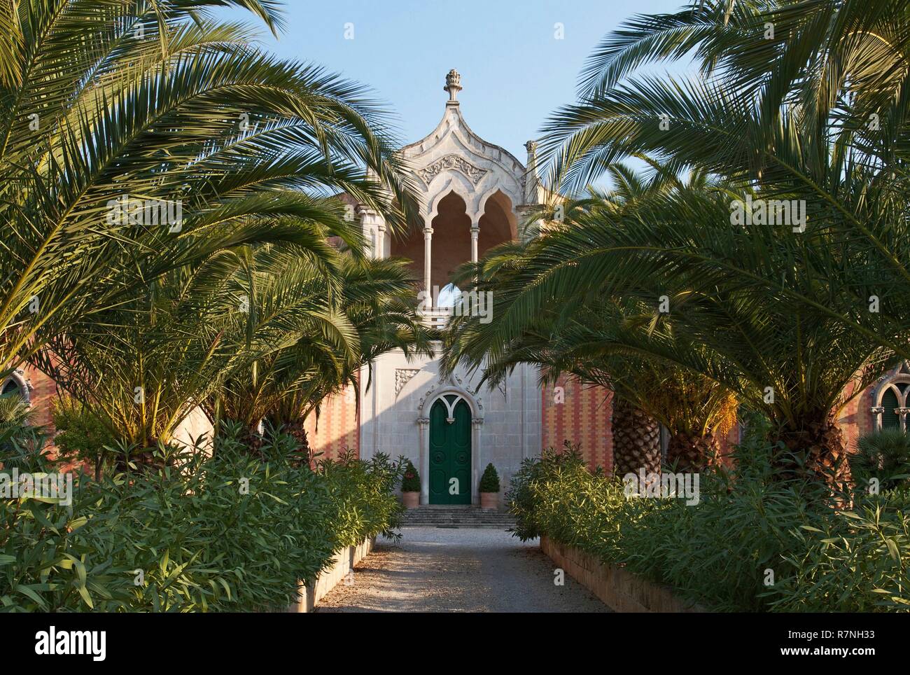 Italien, Apulien, venezianische Villa unter Palmen begraben Stockfoto