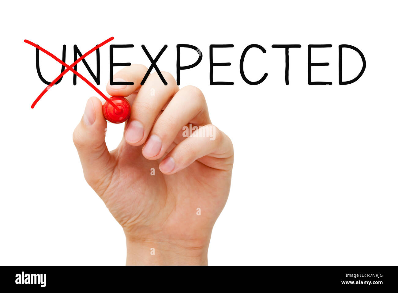 Hand ändern das Wort Unerwartetes in mit roter Markierung isoliert auf weißem erwartet. Konzept Das Unerwartete erwarten. Stockfoto