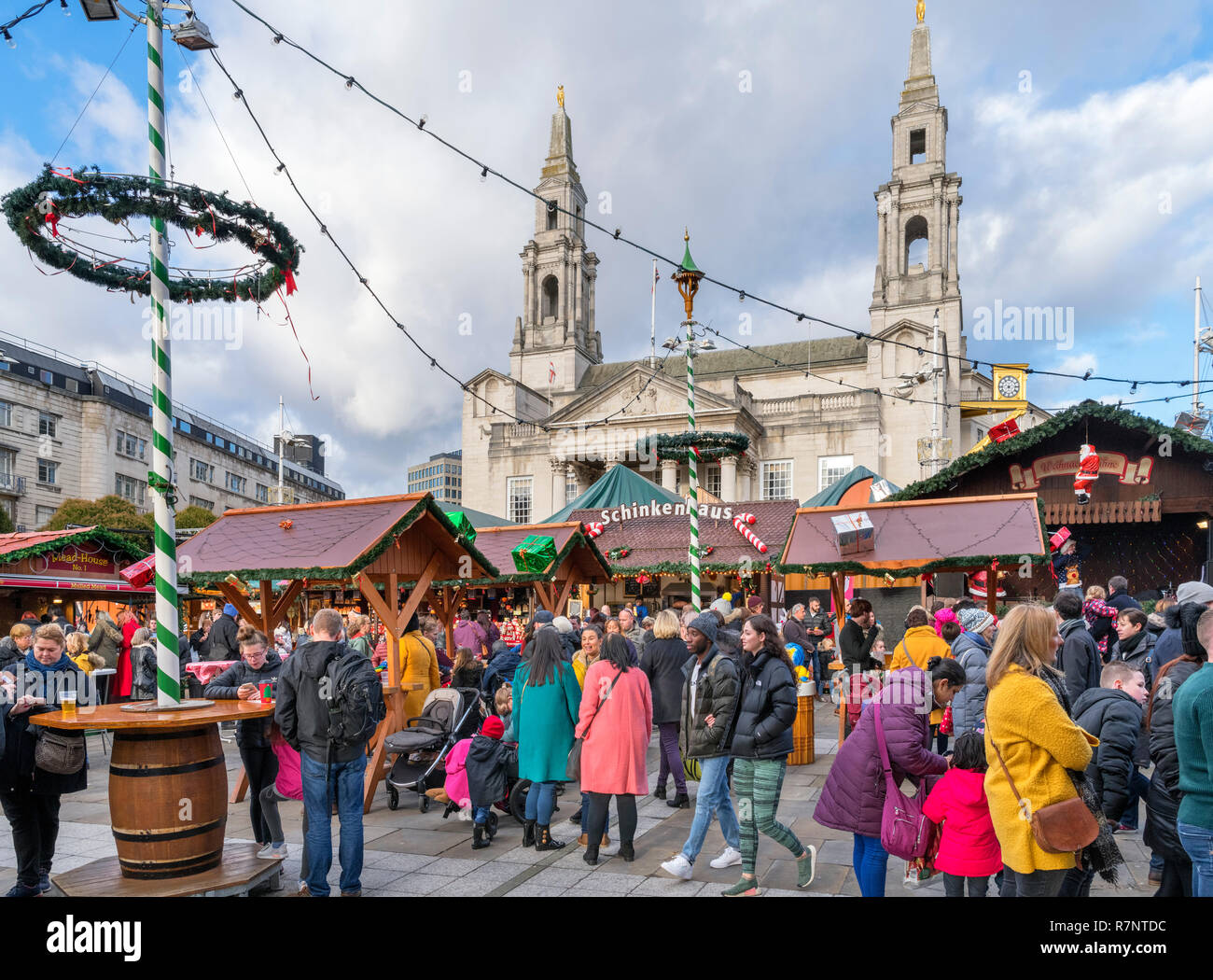 Leeds Christkindelmarkt 2018, traditionellen Deutschen Weihnachtsmarkt in Millennium Square, Leeds, West Yorkshire, England, Großbritannien Stockfoto
