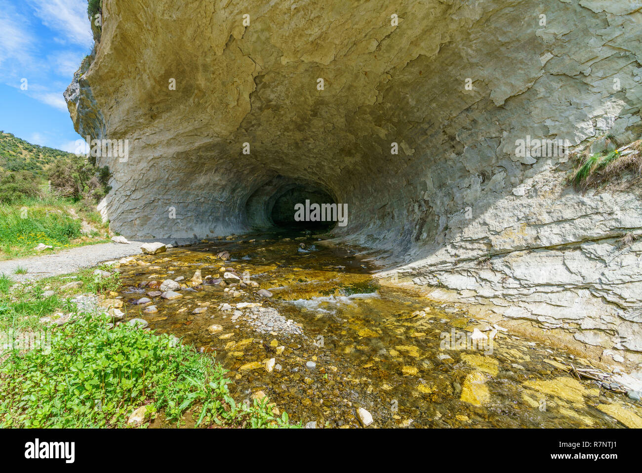 Die Höhle in den Bergen von Höhle stream Scenic Reserve, arthurs Pass, Neuseeland Stockfoto