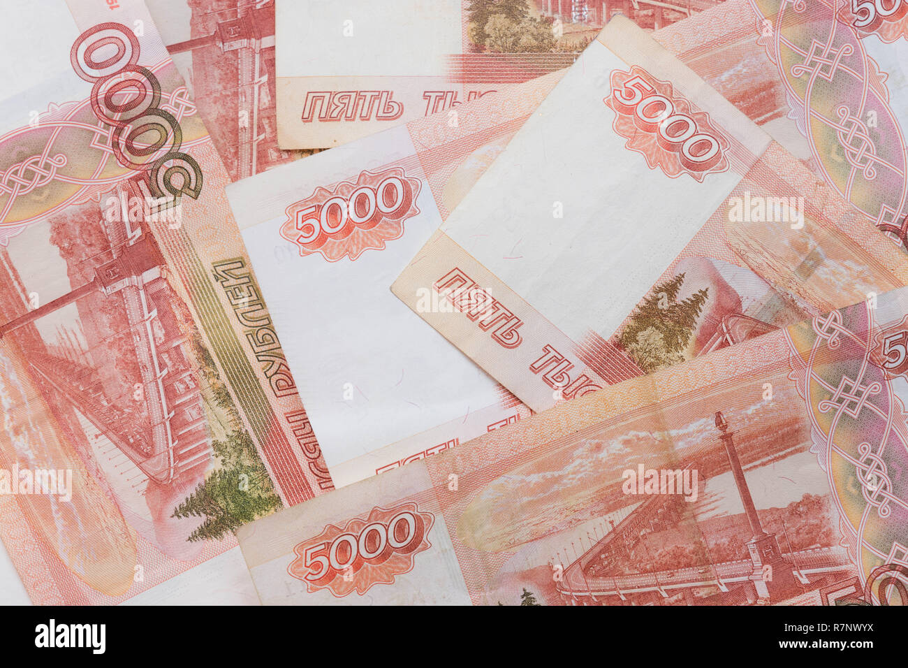Studio Bild 5000 Rubel. Fünf tausend Cash der Russischen Föderation Makro russische Währung. rot Hinweis. Stockfoto