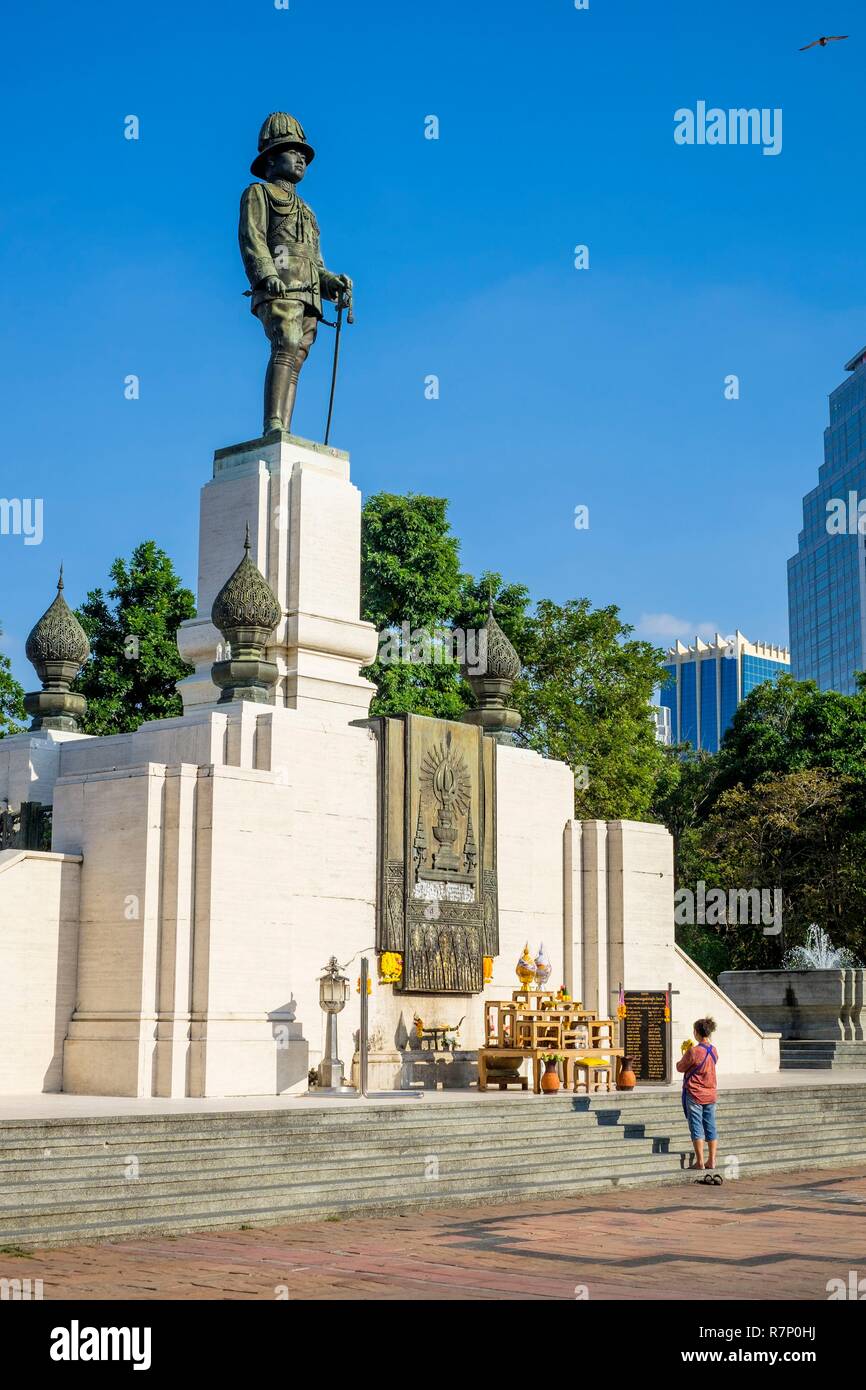 Thailand, Bangkok, Pathum Wan district, Lumphini Park erstellt in den 1920er Jahren von König Rama VI. Im Herzen des wichtigsten Geschäftsviertels, König Rama VI Statue Stockfoto