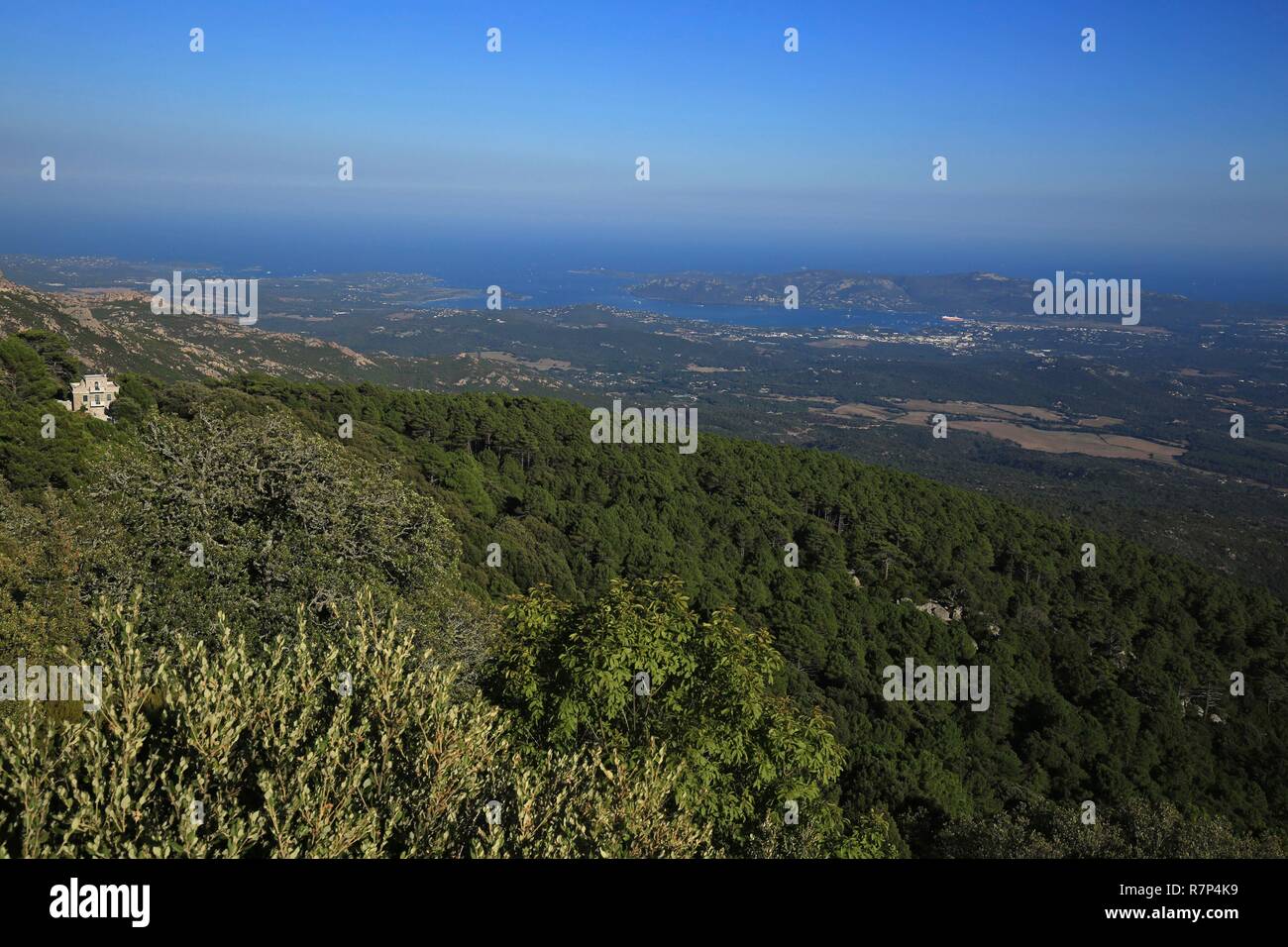 Frankreich, Corse du Sud, dem Ospedale, mit Blick auf die Bucht von Porto Vecchio. Stockfoto