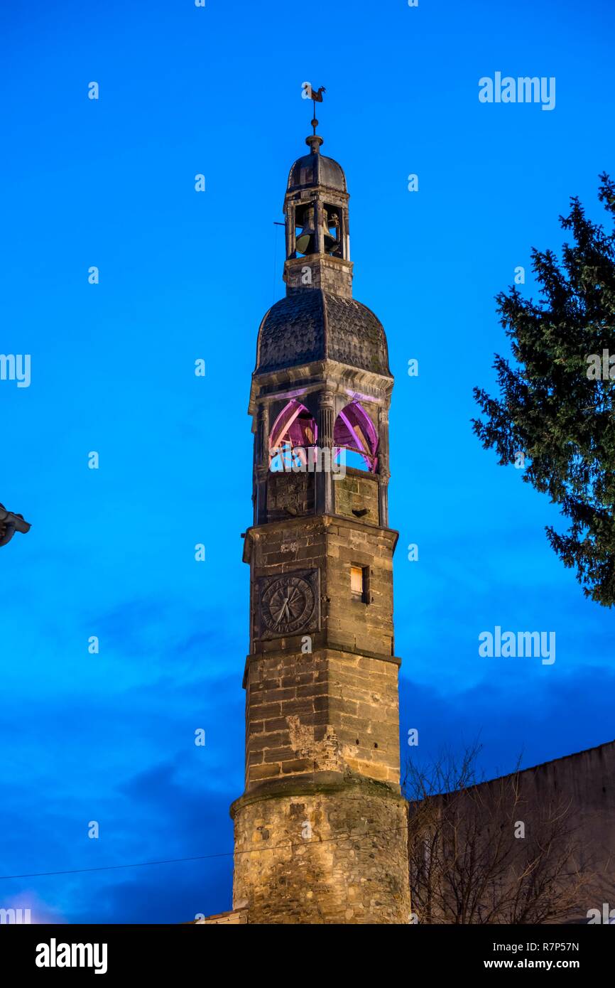 Frankreich, Puy de Dome, Châtel-Guyon, Saint Cerneuf Kirche und Glockenturm, Livradois Forez Regionaler Naturpark Stockfoto