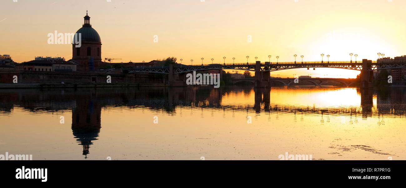 Frankreich, Haute Garonne, Toulouse, Garonne Banken, Saint Pierre Brücke und Kuppel von Saint Joseph de La Grave Krankenhaus Stockfoto