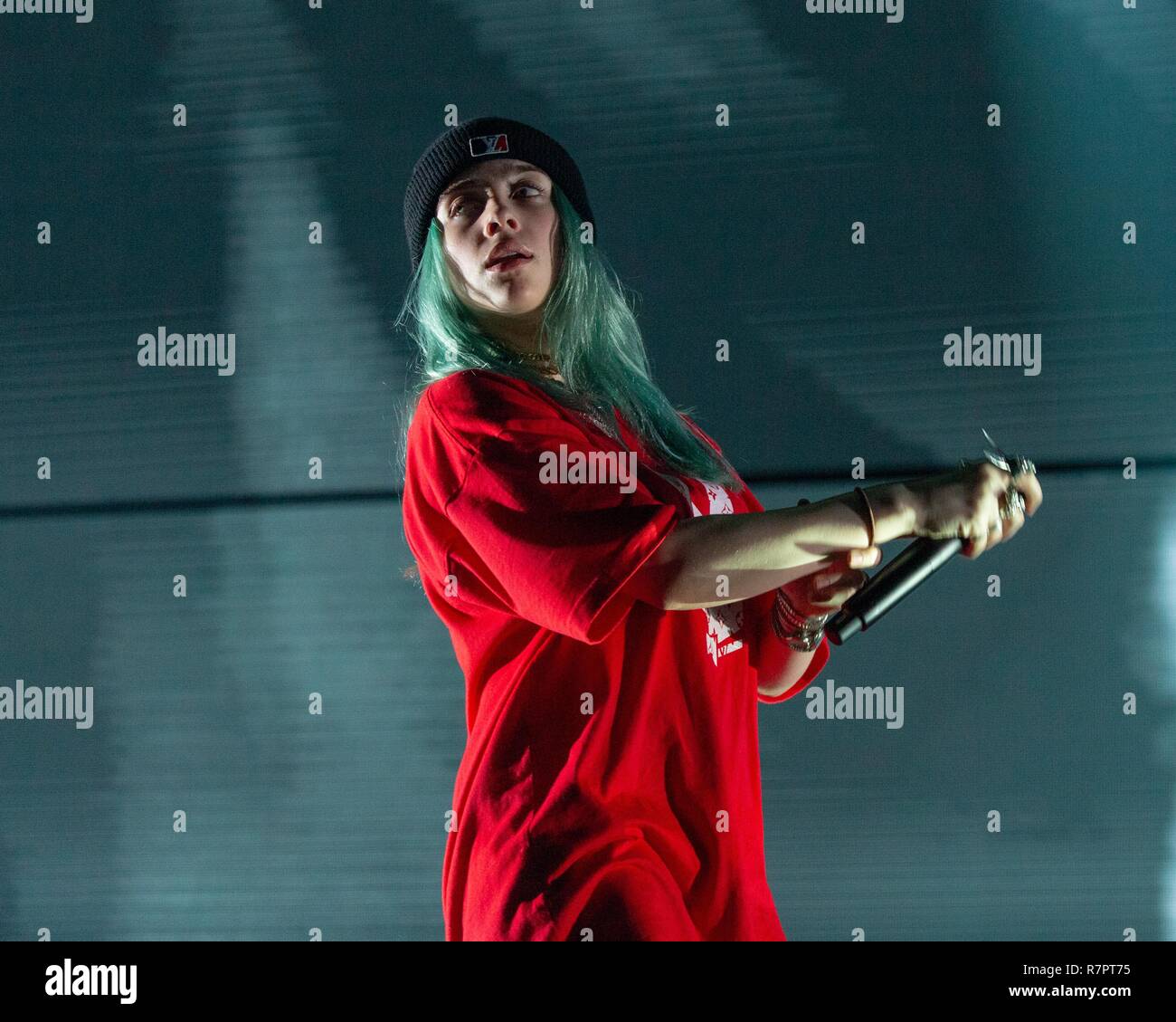 Inglewood, Kalifornien, USA. 9 Dez, 2018. BILLIE EILISH während der kroq Absolut Fast akustischen Weihnachten Konzert im Forum in Inglewood, Kalifornien Quelle: Daniel DeSlover/ZUMA Draht/Alamy leben Nachrichten Stockfoto