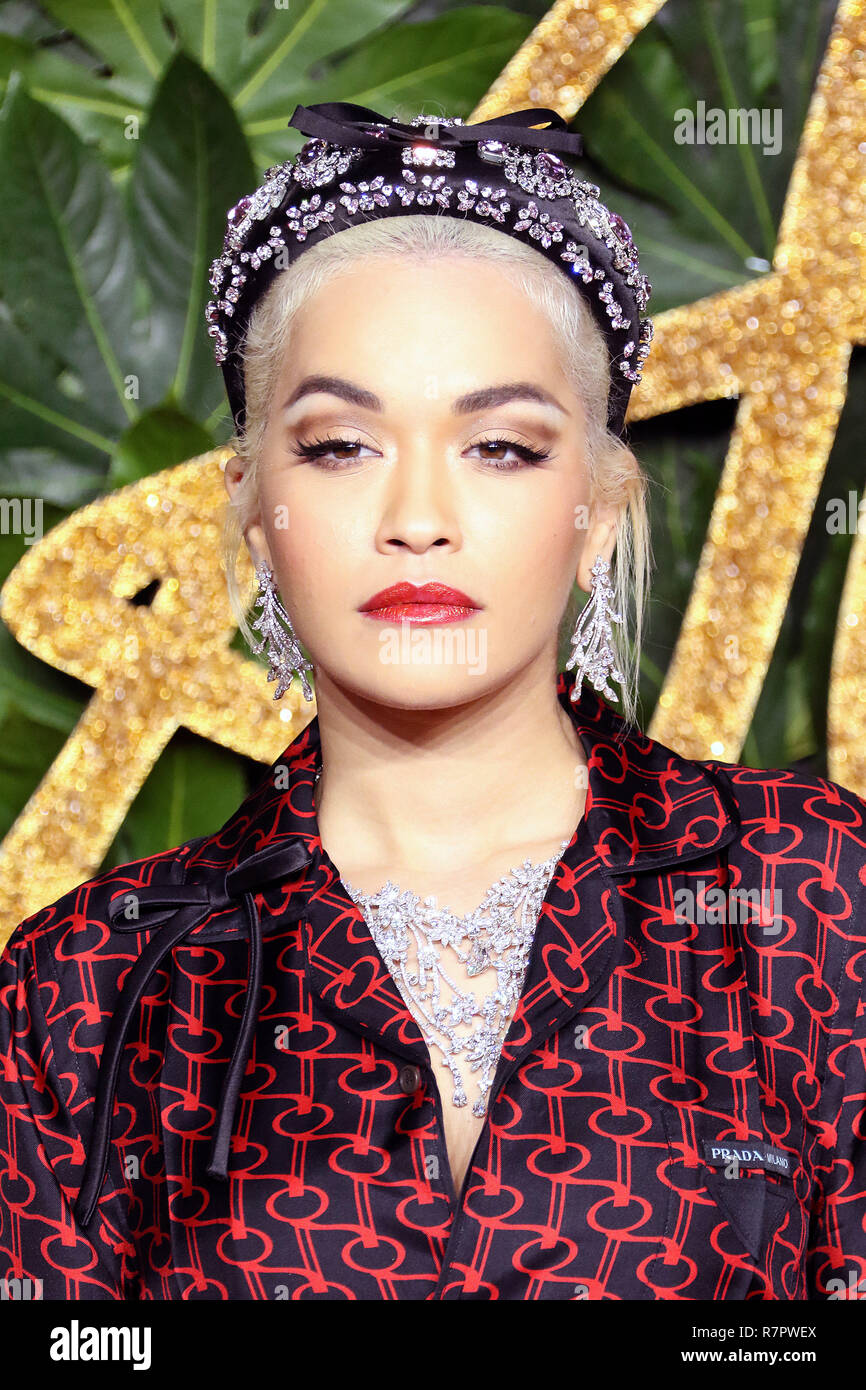 Rita Ora, die Royal Albert Hall, London, Großbritannien. 10. Dez 2018. Die Fashion Awards 2018, die Royal Albert Hall, Kensington Gore, London, UK, 10. Dezember 2018, Foto von Richard Goldschmidt Credit: Rich Gold/Alamy leben Nachrichten Stockfoto