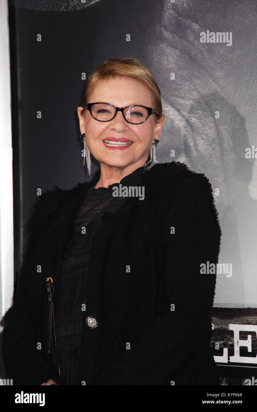 Westwood, Kalifornien, USA. 10. Dez 2018. Dianne Wiest 12/10/2018 Die Weltpremiere von "Maultier" im Regency Dorf Theater in Los Angeles, CA Foto von Izumi Hasegawa/HollywoodNewsWire.co Credit statt: Hollywood News Wire Inc./Alamy leben Nachrichten Stockfoto