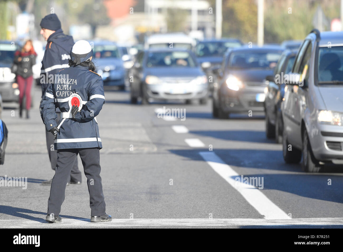 Foto Fabrizio Corradetti/LaPresse 11 dicembre 2018 Roma, Italia Cronaca Incendio al TMB di Via Salaria Nella foto:Incendio al TMB di Via SalariaPhoto Fabrizio Corradetti/LaPressenews 11 Dezember 2018 Rom - Italien Brand an der TMB in der Via SalariaIn der pic ein Moment der Veranstaltung Stockfoto