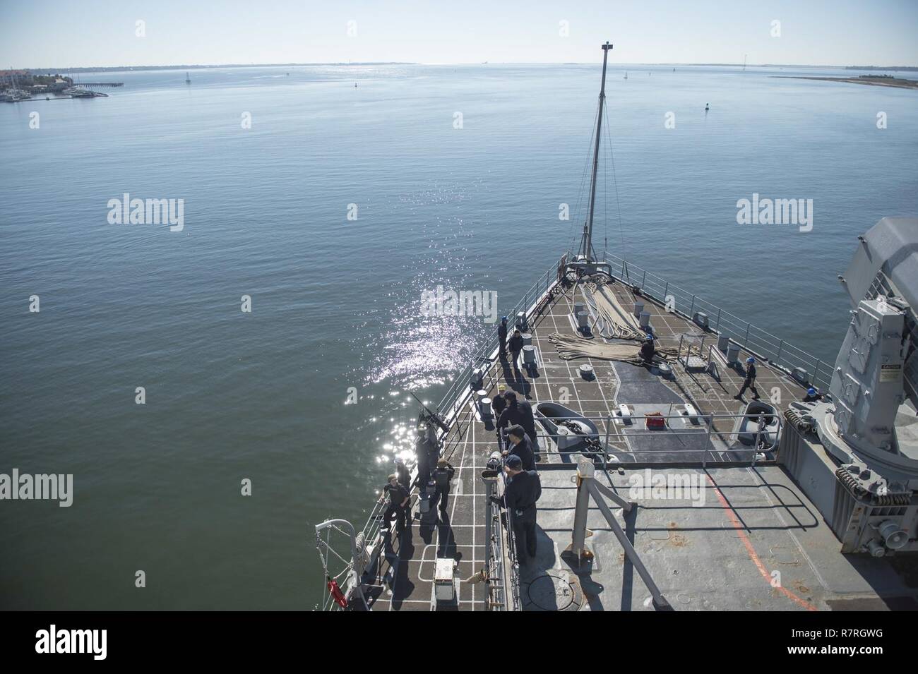 CHARLESTON, S.C. (Mar. 20, 2017) amphibische Landung dock Schiff USS Langley (LSD 41) fährt Charleston, South Carolina. Stockfoto