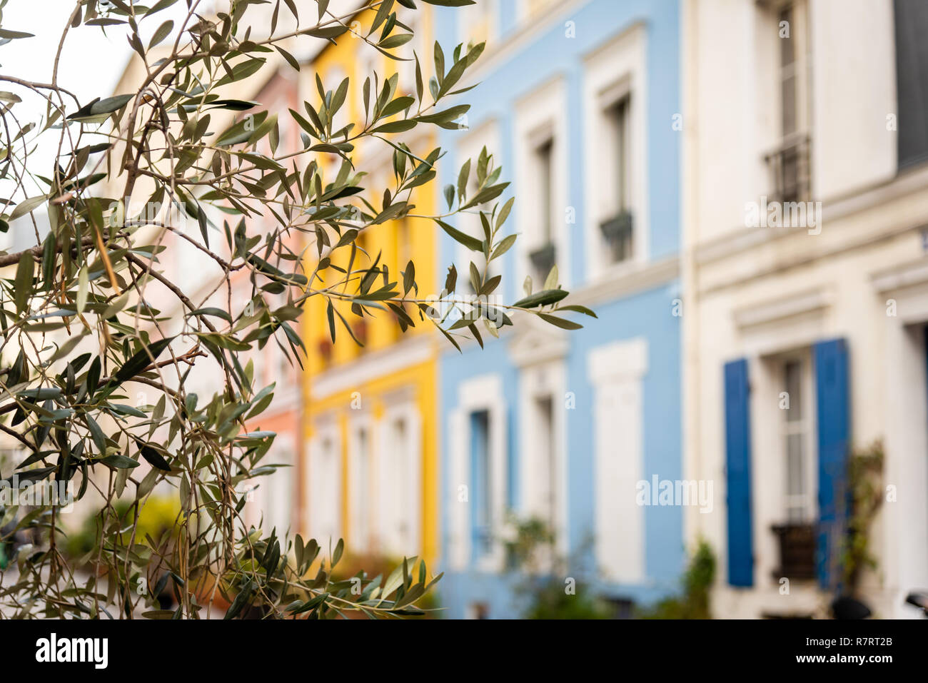 Bunte Straße in Paris, Rue Cremieux Stockfoto