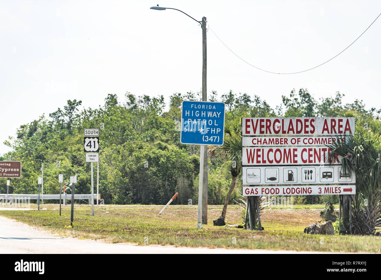 Neapel, USA - 30. April 2018: Für die Everglades National Park Center und Handelskammer in Florida Street Straße Autobahn Willkommen Anmelden Stockfoto