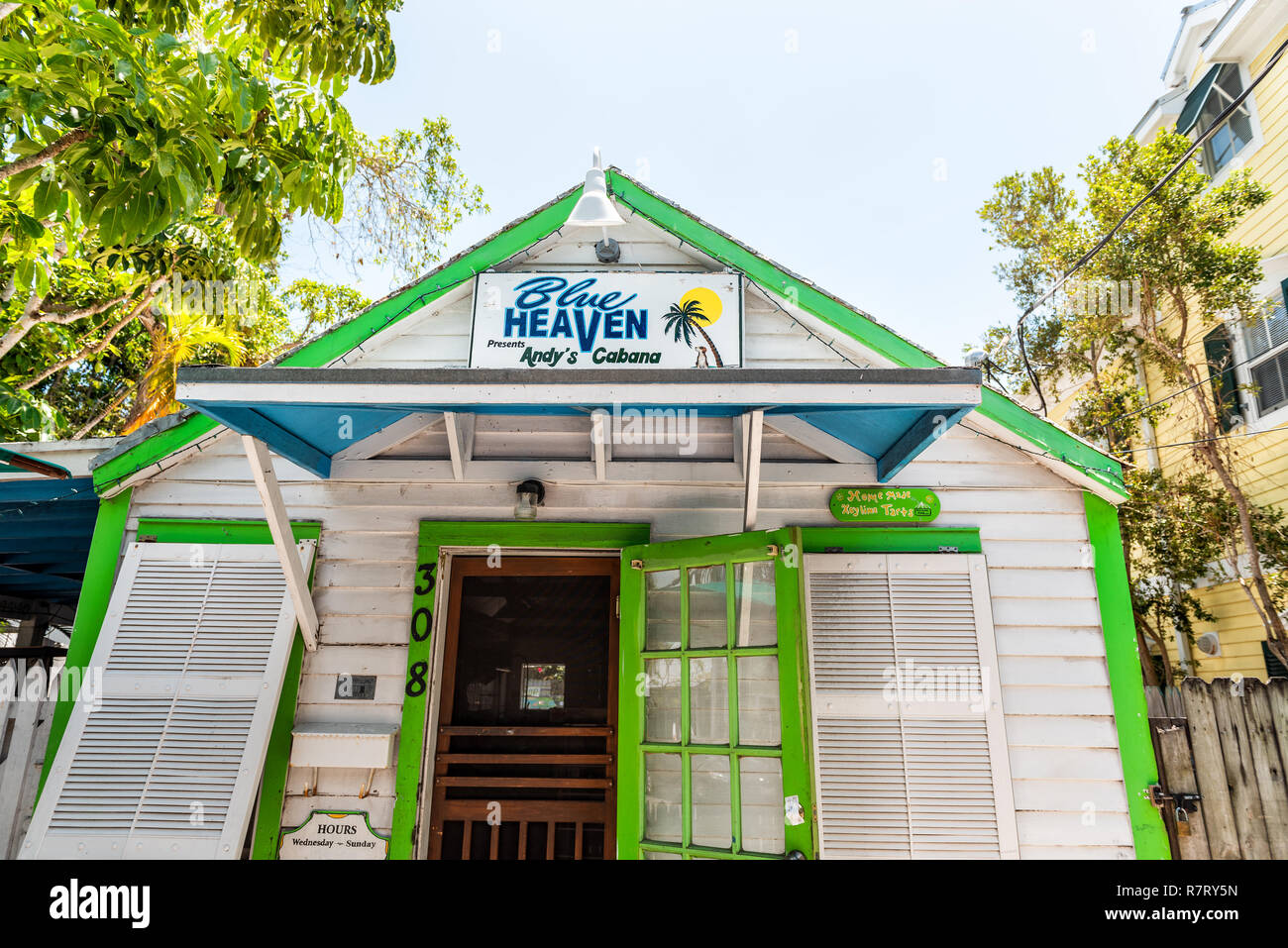 Key West, USA - Mai 1, 2018: Tropical Restaurant Blue Heaven's Andy Cabana, Jungle Style Architektur in Florida auf Reisen, sonnigen Tag, Bar Stockfoto