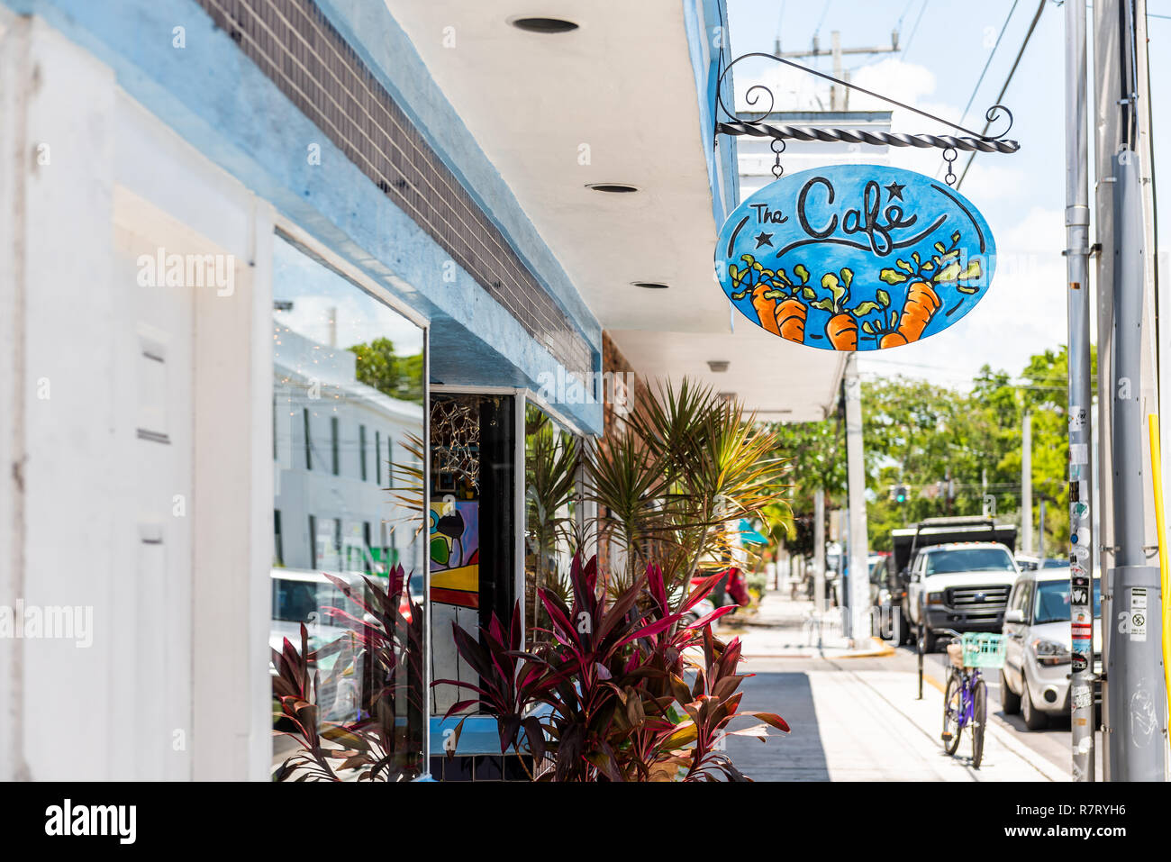 Key West, USA - Mai 1, 2018: Das Cafe Restaurant Shop, Store gesund vegetarisch Vegan essen in Florida City reisen, sonnigen Tag, Straße Stockfoto