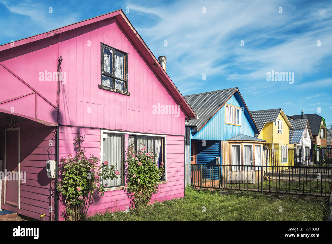 Traditionelle Architektur Häuser im südlichen Chile - Castro, Chiloé Insel, Chile Stockfoto