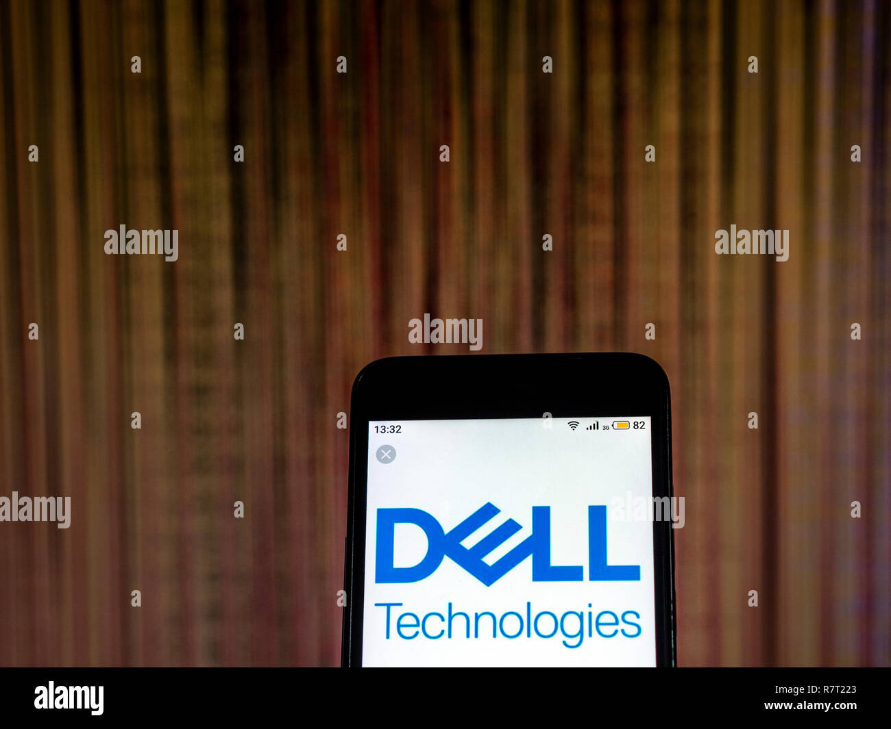 Dell Technologien Informationstechnologie Firmenlogo auf dem Smartphone angezeigt. Stockfoto