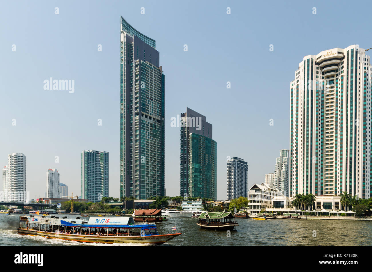 Charoen Nakhon Skyline, Chao Phraya Fluss, Khlong Ton Sai district, Bangkok, Thailand Stockfoto