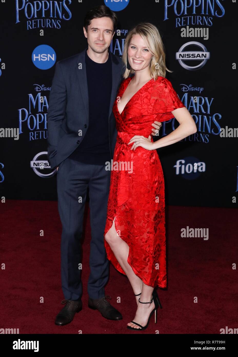 HOLLYWOOD, Los Angeles, CA, USA - 29. NOVEMBER: Topher Grace, Ashley Hinshaw Ankommen bei der Weltpremiere von Disney's 'Mary Poppins gibt 'am El Capitan Theatre am November 29, 2018 in Hollywood, Los Angeles, Kalifornien, Vereinigte Staaten. (Foto von David Acosta/Image Press Agency) Stockfoto