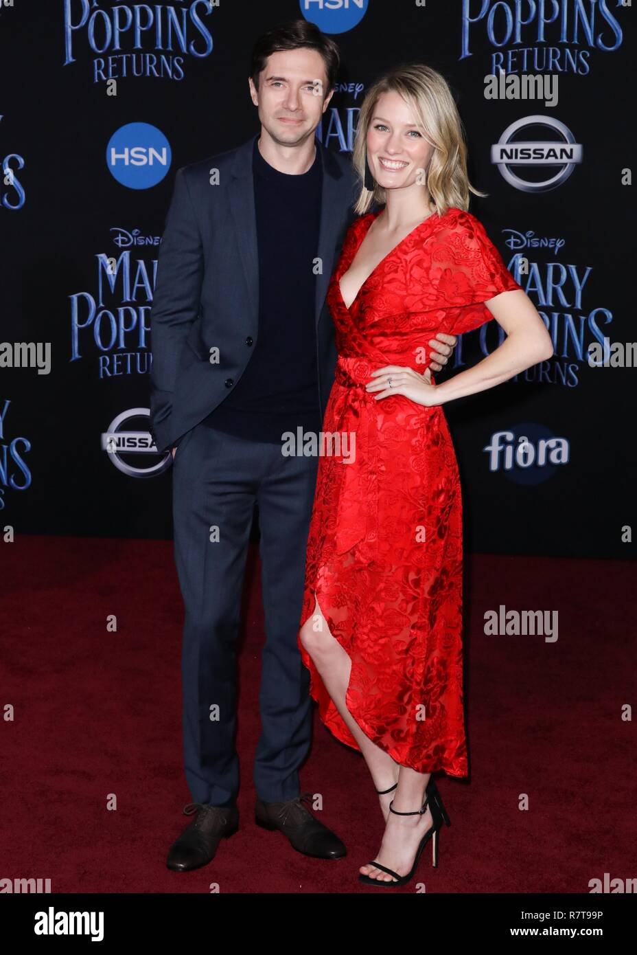 HOLLYWOOD, Los Angeles, CA, USA - 29. NOVEMBER: Topher Grace, Ashley Hinshaw Ankommen bei der Weltpremiere von Disney's 'Mary Poppins gibt 'am El Capitan Theatre am November 29, 2018 in Hollywood, Los Angeles, Kalifornien, Vereinigte Staaten. (Foto von David Acosta/Image Press Agency) Stockfoto