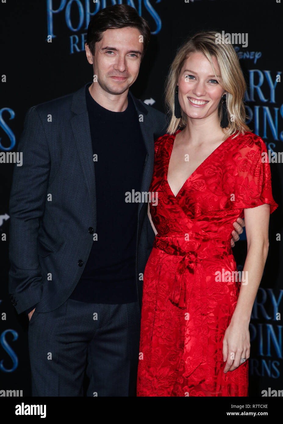 HOLLYWOOD, Los Angeles, CA, USA - 29. NOVEMBER: Topher Grace, Ashley Hinshaw am Los Angeles Premiere von Disney's 'Mary Poppins gibt 'am El Capitan Theatre am November 29, 2018 in Hollywood, Los Angeles, Kalifornien, Vereinigte Staaten. (Foto durch Image Press Agency) Stockfoto