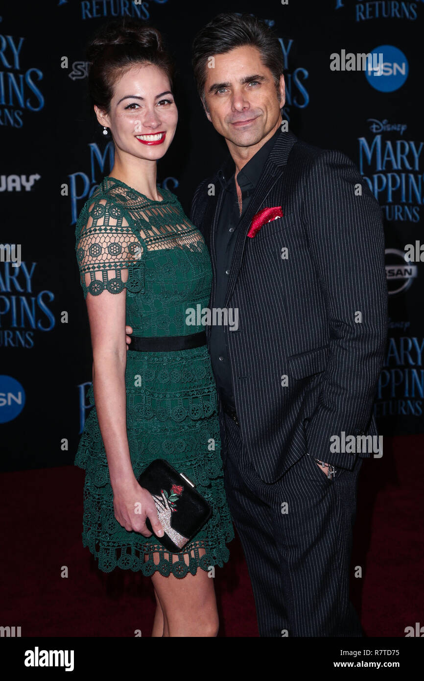 HOLLYWOOD, Los Angeles, CA, USA - 29. NOVEMBER: Caitlin McHugh, John Stamos auf der Los Angeles Premiere von Disney's 'Mary Poppins gibt 'am El Capitan Theatre am November 29, 2018 in Hollywood, Los Angeles, Kalifornien, Vereinigte Staaten. (Foto durch Image Press Agency) Stockfoto