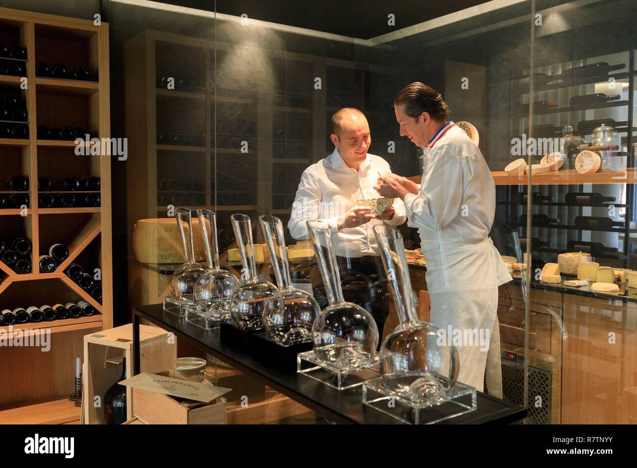 Frankreich, Var, Le Castellet, Le Castellet, Käsekeller, Küchenchef Christian Bacquie Stockfoto