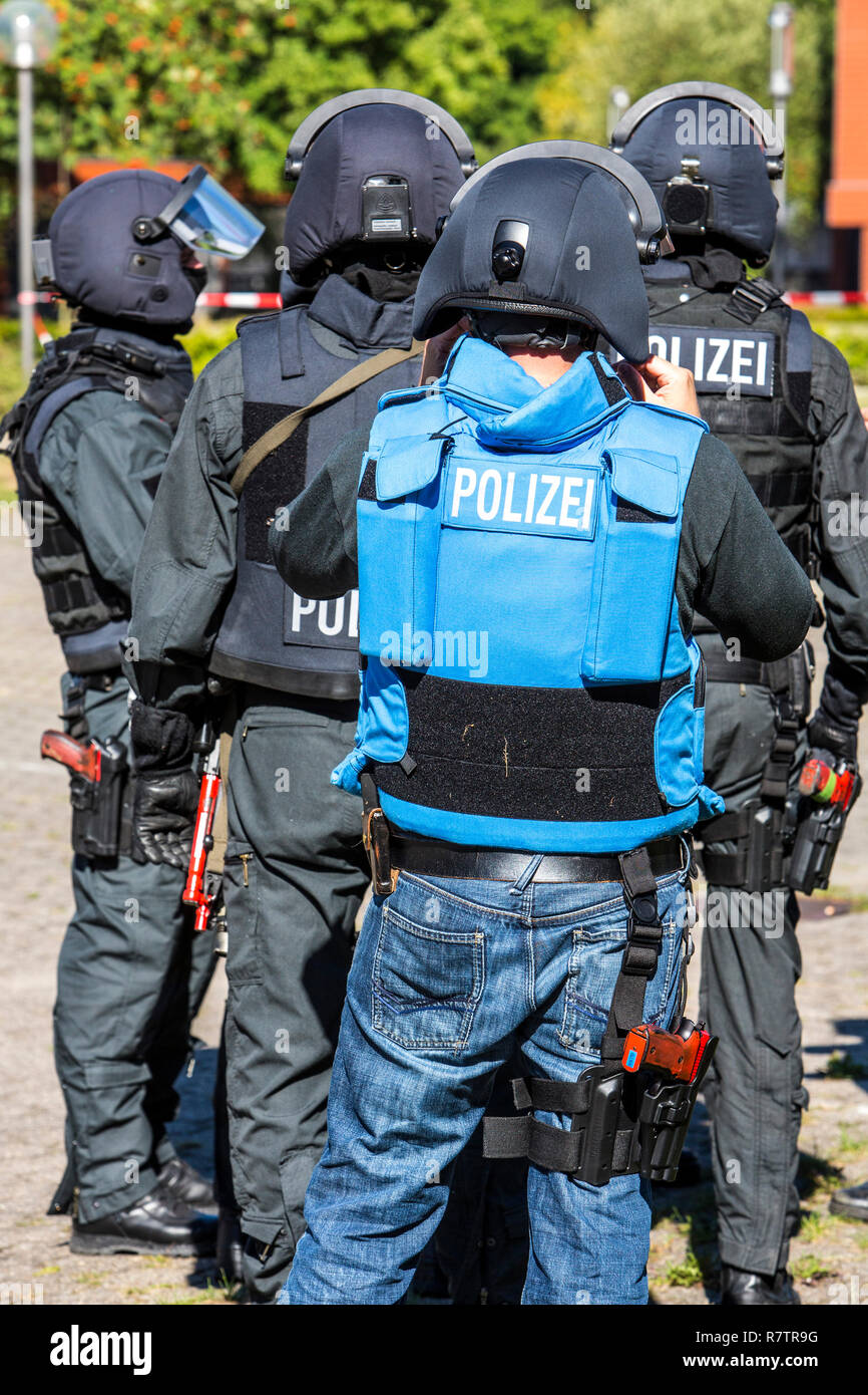 Spezialeinsatzkommandos, SEK, die spezielle Response Unit der Deutschen Polizeien, mit Waffen nicht in der Lage, Stockfoto