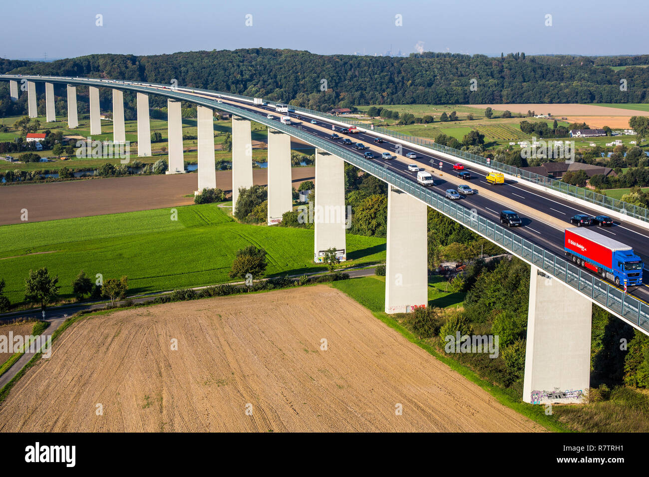 Ruhrtalbruecke, Brücke der Autobahn A52, Mülheim an der Ruhr, Nordrhein-Westfalen, Deutschland Stockfoto