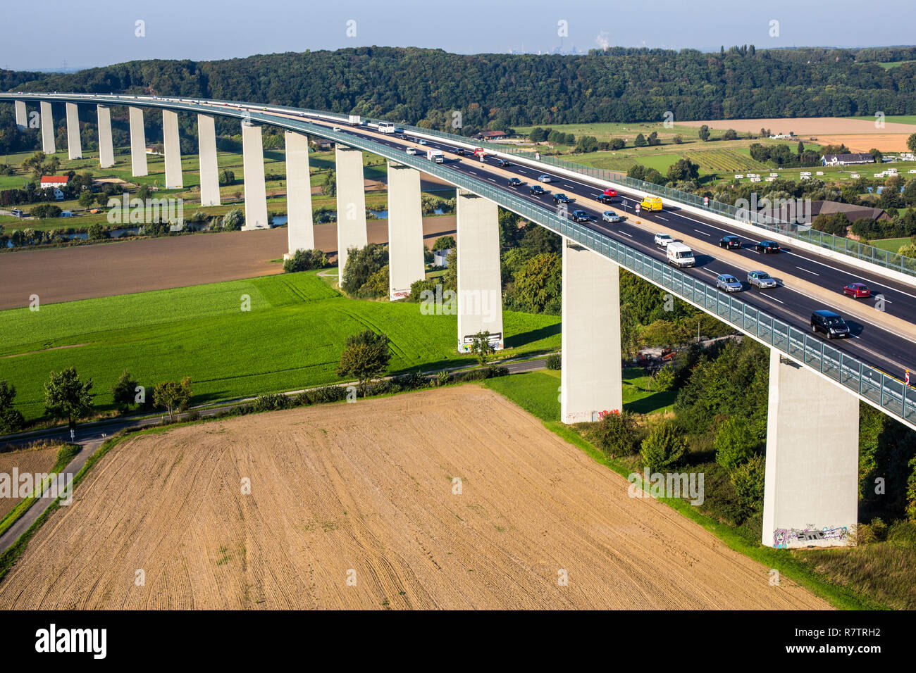 Ruhrtalbruecke, Brücke der Autobahn A52, Mülheim an der Ruhr, Nordrhein-Westfalen, Deutschland Stockfoto