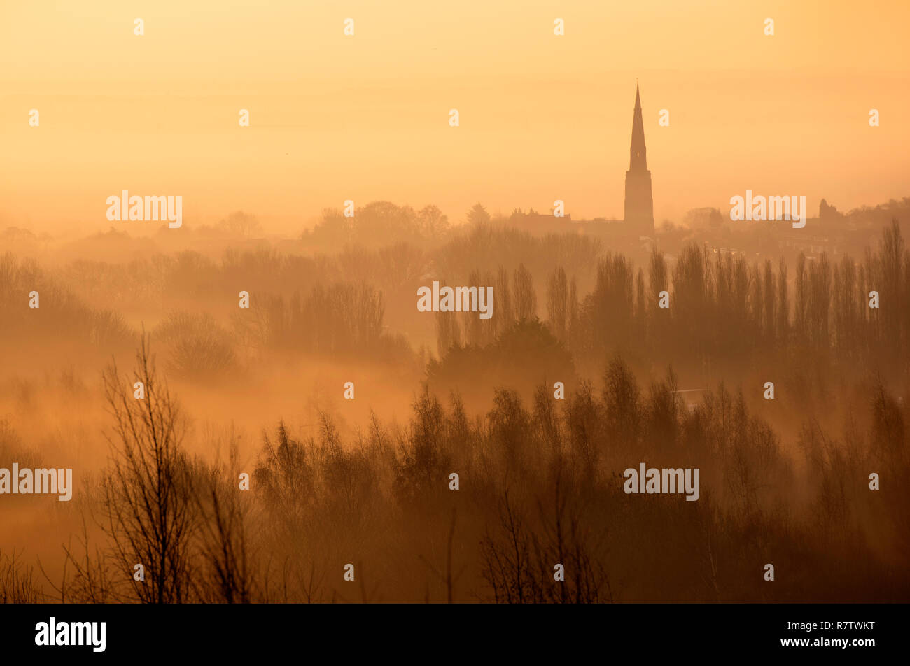 Misty Sonnenaufgang Morgen über dem Tal von gedling Gedling Country Park in Nottingham, Nottinghamshire England Großbritannien Stockfoto