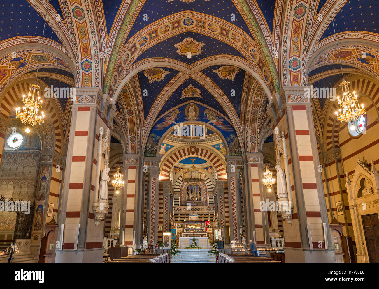 Innenraum der Basilika di Santa Margherita, in Cortona, Toskana, Italien Stockfoto