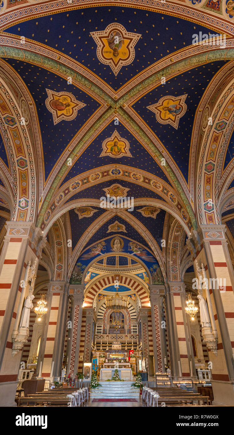 Innenraum der Basilika di Santa Margherita, in Cortona, Toskana, Italien Stockfoto