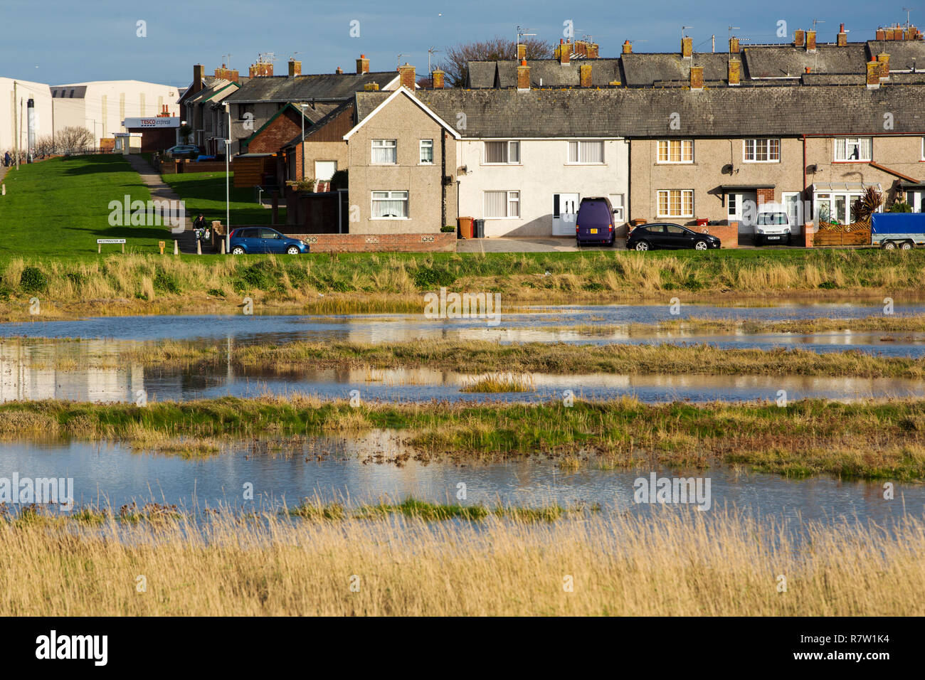 Häuser auf Walney Island, Sturmflut, Hochwasser, Cumbria, Großbritannien gefährdet sind. Stockfoto