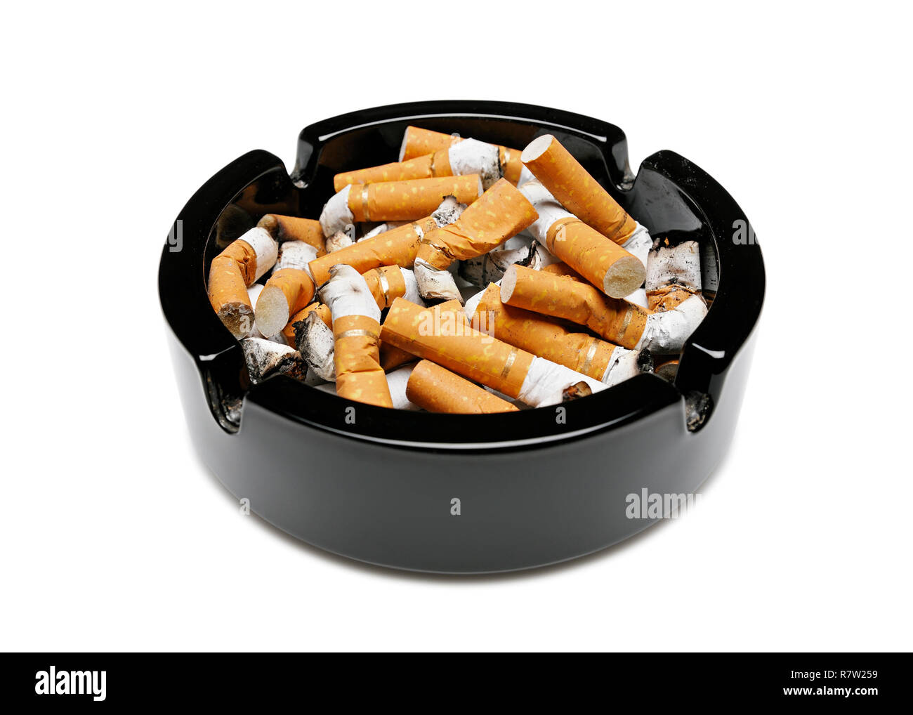 Aschenbecher voller Zigarettenkippen, Ausschneiden Stockfoto