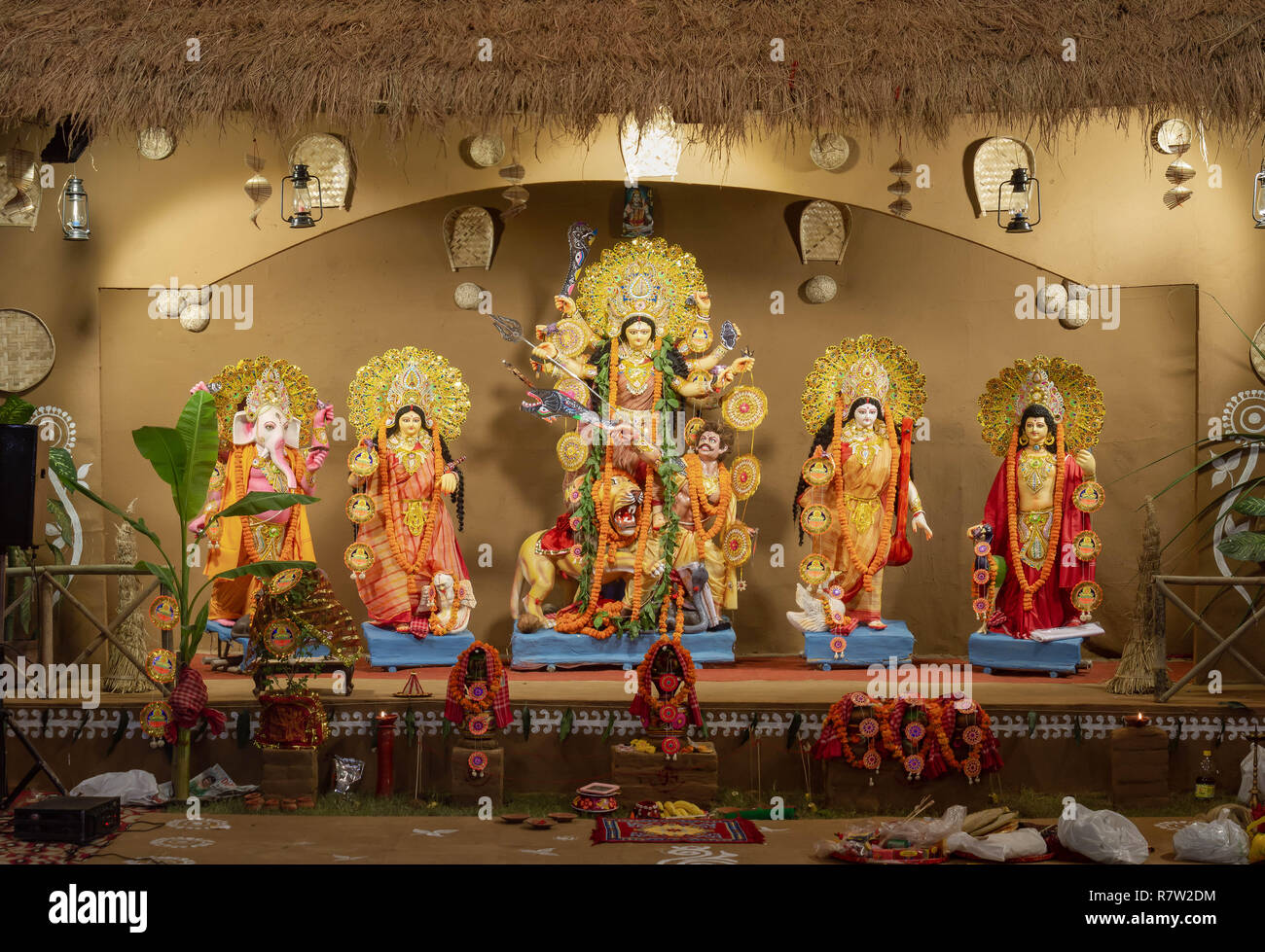 C-Tasche, sanskritik Parishad, Sarita Vihar, New Delhi, DT-15 Oct 2018. Eine Ansicht von Durga Puja Pandal Idiol In Stockfoto