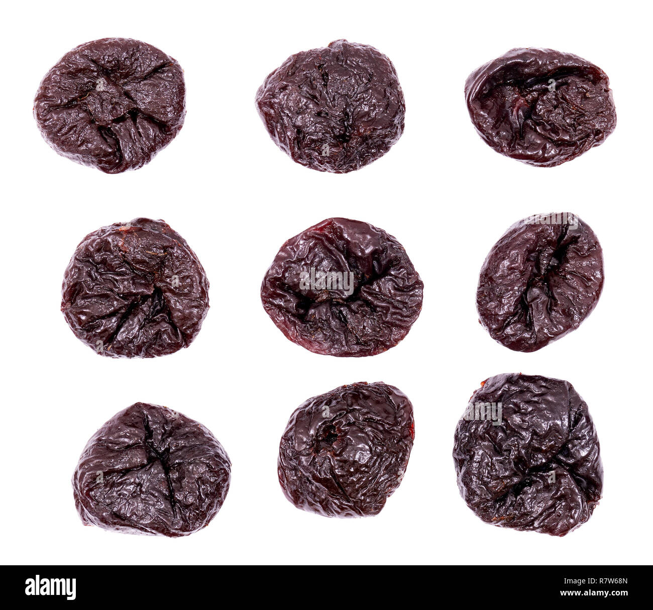 In der Nähe Bild von getrockneten Pflaumen isoliert auf Weiss. Stockfoto