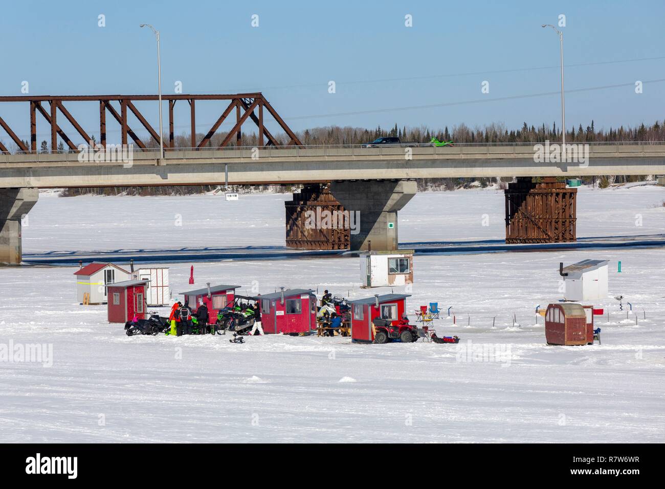 Kanada, Provinz Quebec, Abitibi Témiscamingue Region Abitibi, Val d'Or, Eisfischen Kabine auf Lemoine See Stockfoto