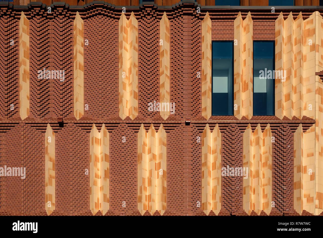 Red Brick Design Fassade. Rotes Ziegelgebäude. Red Brick Design. Stockfoto