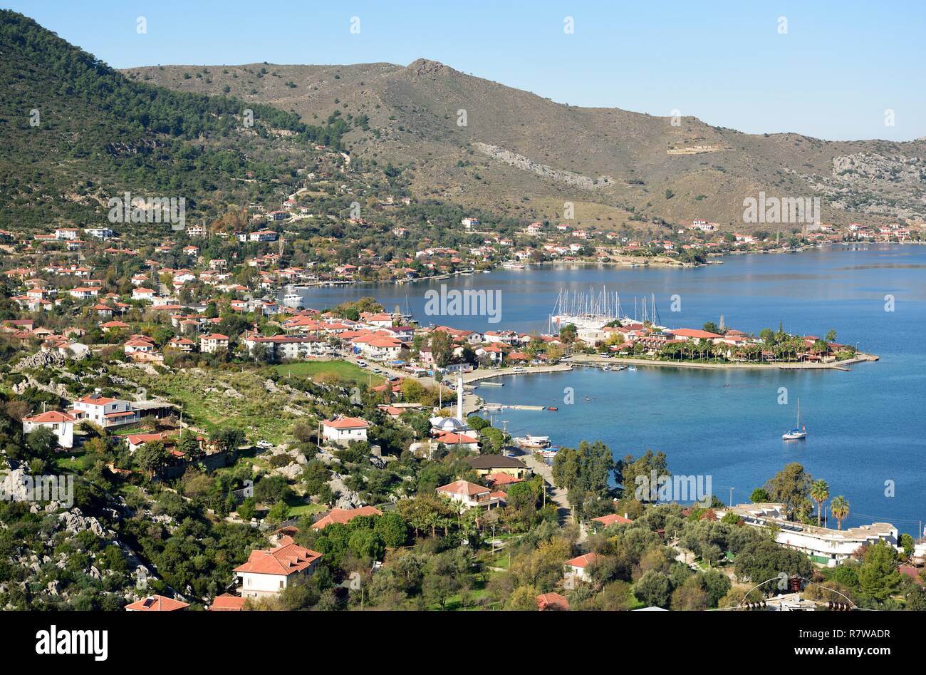 Blick über Selimiye Dorf und Bucht auf der Halbinsel Bozburun Selimiye in der Provinz Mugla in der Türkei. Stockfoto