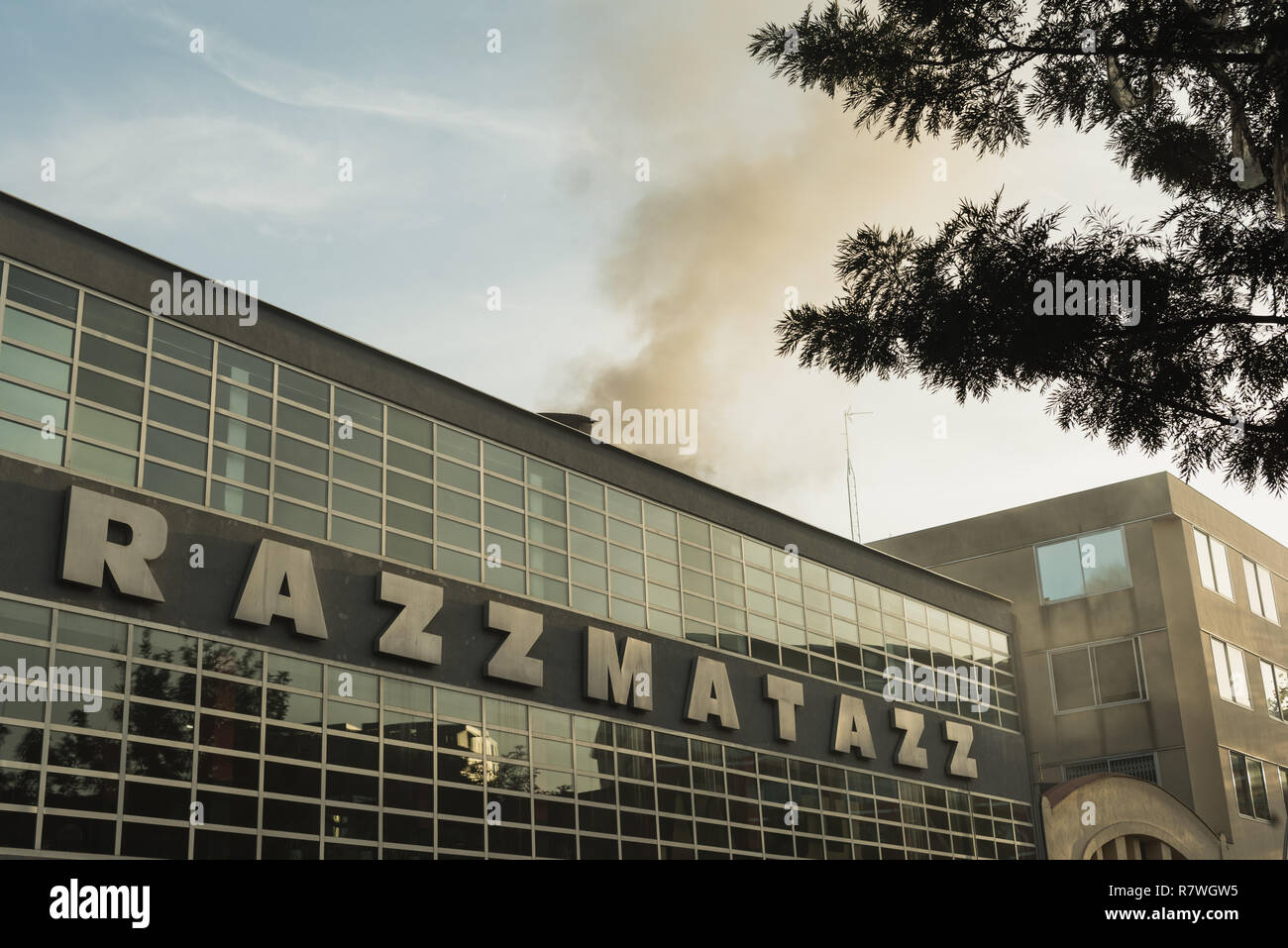 Barcelona, Spanien. 11. Dezember, 2018. Vermuteten Feuer an Razzmatazz in Barcelona. Ein bekannter Veranstaltungsort für Live-Musik in der Stadt. Credit: Paul Gareth Sands/Alamy leben Nachrichten Stockfoto