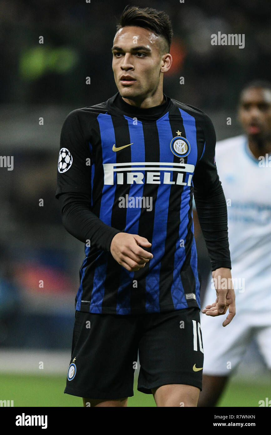 Mailand, Italien. 11. Dezember, 2018. Vorwärts Lautaro Martínez (Inter)schaut während der UEFA Champions League football Match, Inter Mailand vs PSV Eindhoven im San Siro Meazza Stadion in Mailand, Italien am 11. Dezember 2018 Quelle: Piero Cruciatti/Alamy leben Nachrichten Stockfoto