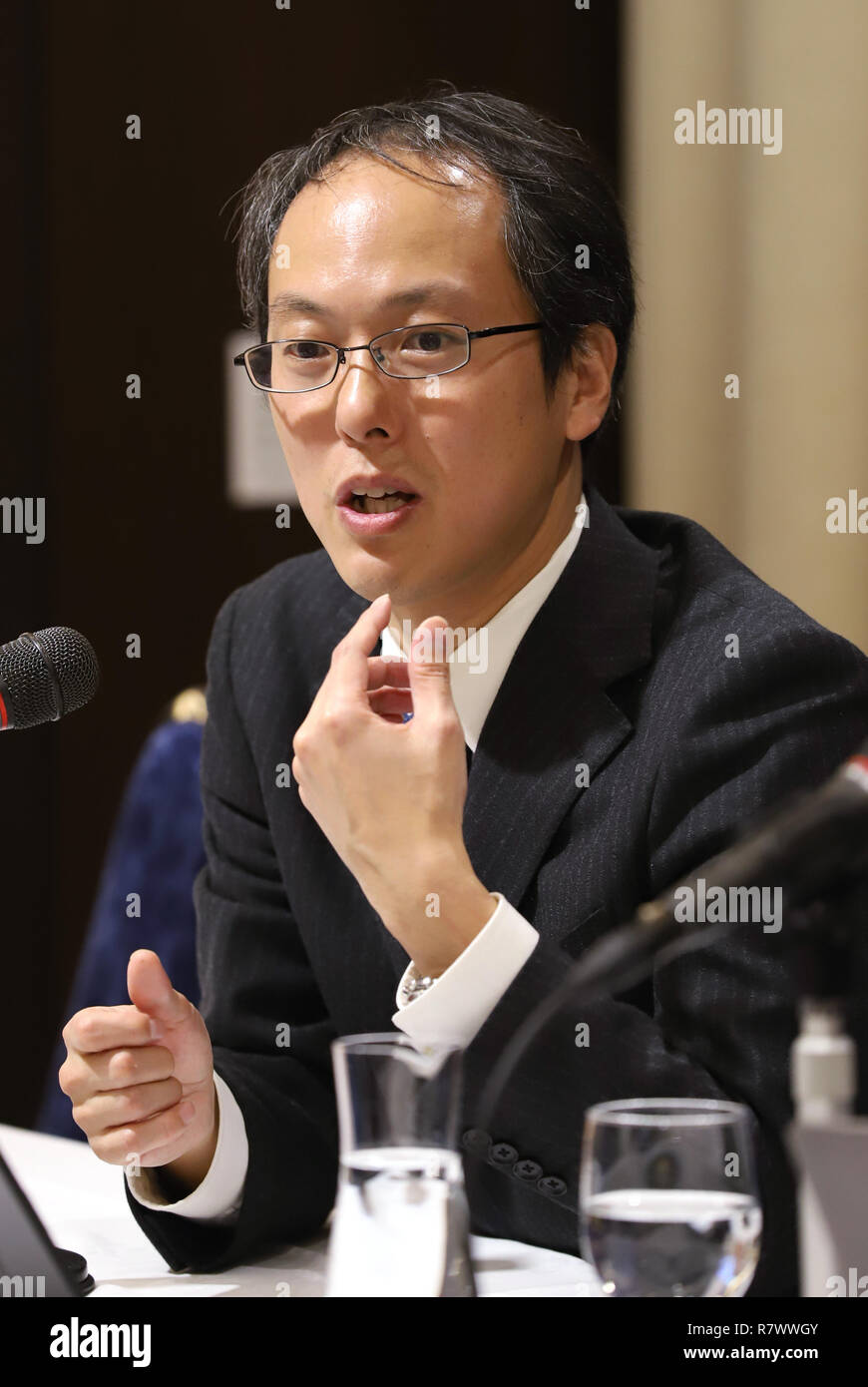 Tokio, Japan. 12 Dez, 2018. Japan Aerospace Exploration Agency (JAXA) Hayabusa 2 Projekt manager Yuichi Tsuda spricht aktualisiert Situation auf Hayabusa 2 Mission der Asteroid Ryugu an der ausländischen Korrespondenten "Club für Japan in Tokio am Mittwoch, 12. Dezember 2018. Hayabusa 2 kleine Roboter Rover auf Ryugu gute Oberfläche für die Landung im September zu finden, aber sie verschoben Landung der Raumsonde besseren Ort für touch down Punkt Ryugu zu finden. Credit: Yoshio Tsunoda/LBA/Alamy leben Nachrichten Stockfoto