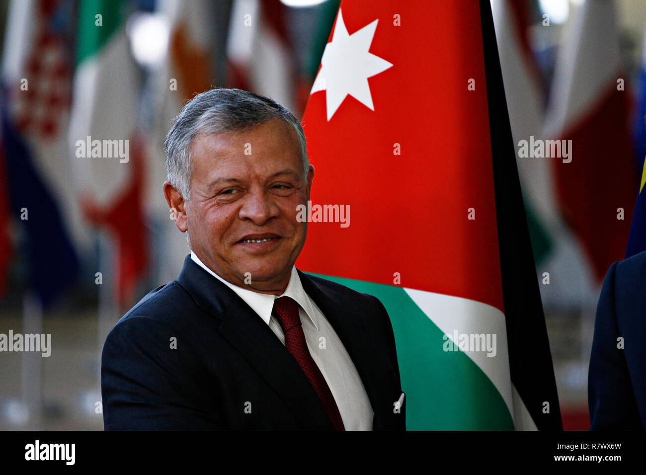 Brüssel, Belgien. 12. Dez. 2018. Jordaniens König Abdullah II. wird durch den Präsidenten des Europäischen Rates Donald Tusk vor einer Tagung des Europäischen Rates begrüßt. Alexandros Michailidis/Alamy leben Nachrichten Stockfoto