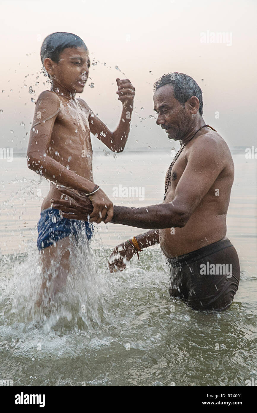 Juli 24, 2018 - Varanasi, Uttar Pradesh, Indien - ein Mann