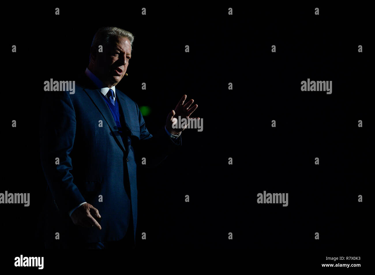 Katowice, Polen. 12 Dez, 2018. Al Gore, ehemaliger US-Vizepräsident und Vorsitzender des Klima-Projekt beobachtet, als er während der Klimakrise und seine Präsentation Lösungen auf der COP 24 UN-Klimakonferenz 2018. Credit: Omar Marques/SOPA Images/ZUMA Draht/Alamy leben Nachrichten Stockfoto