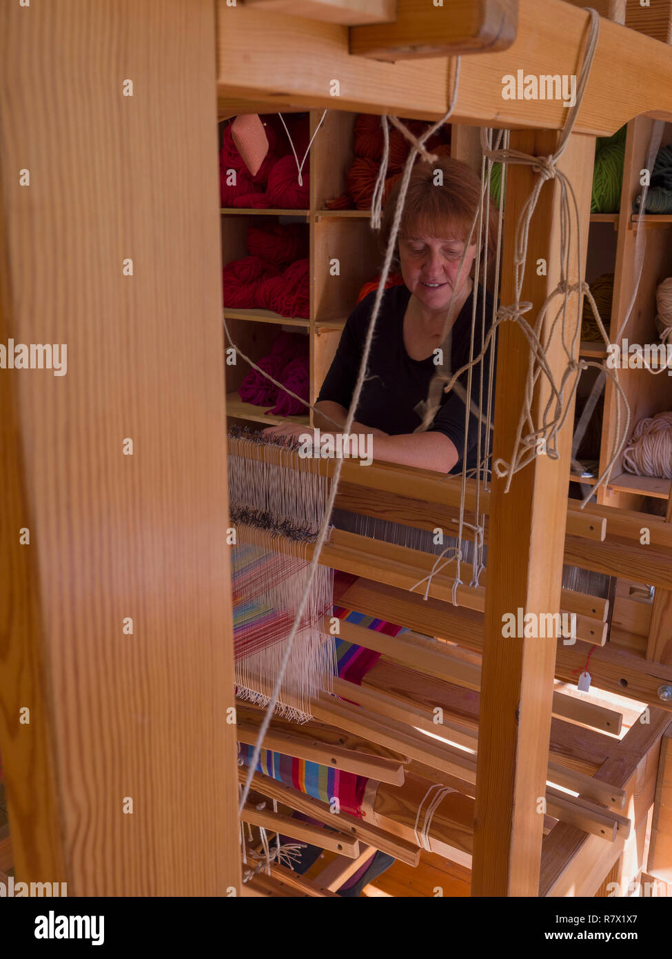 Hand wieving Manufactura Tessanda, in Santa Maria Val Müstair-Münster Tal, Engadin, Graubünden, Schweiz Stockfoto