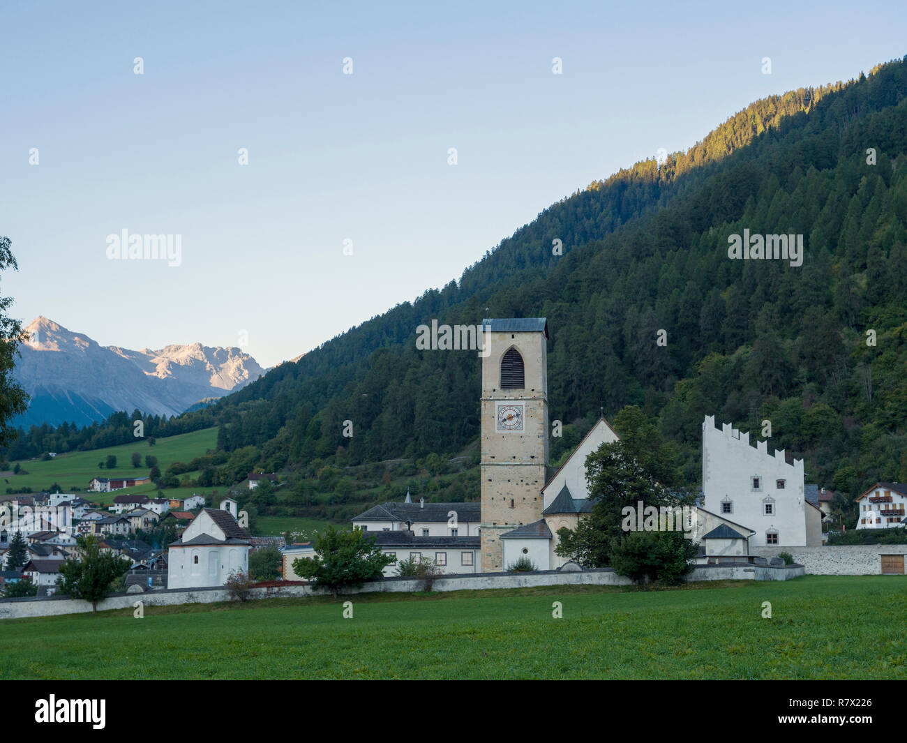 Benediktinerkloster in Müstair, Val Müstair-Münster Tal, Engadin, Graubünden, Schweiz, UNESCO Weltkulturerbe Stockfoto