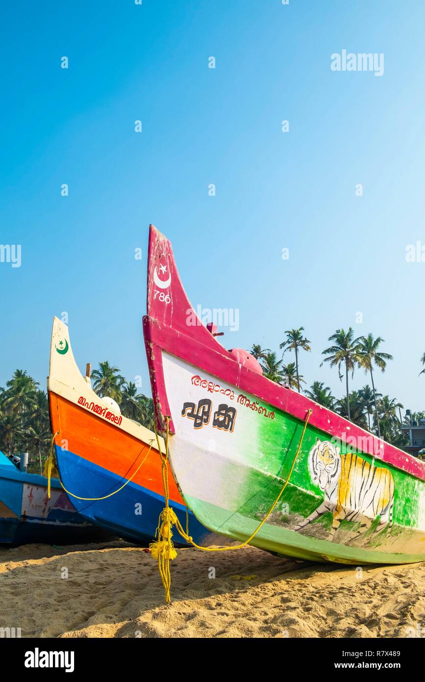 Indien, Bundesstaat Kerala, Aliyirakkam Strand, traditionelle Fischerboote Stockfoto