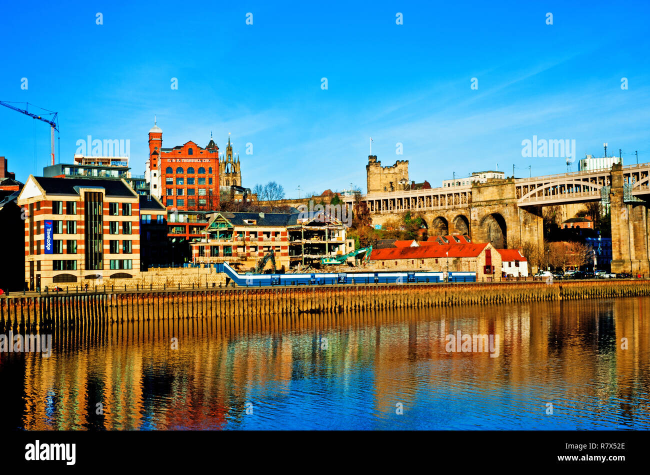Travelodge und die Bauarbeiten am Kai, Newcastle on Tyne, England Stockfoto